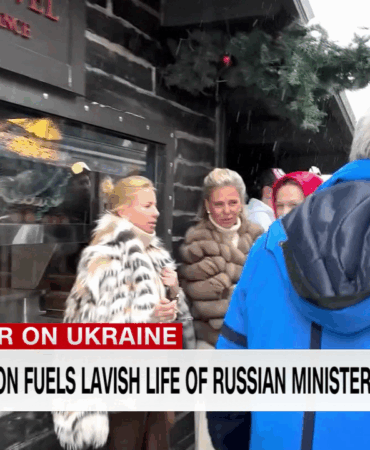 news-exp-svetlana-maniovich-timur-ivanov-fst-042501aseg2-cnni-world-00003329